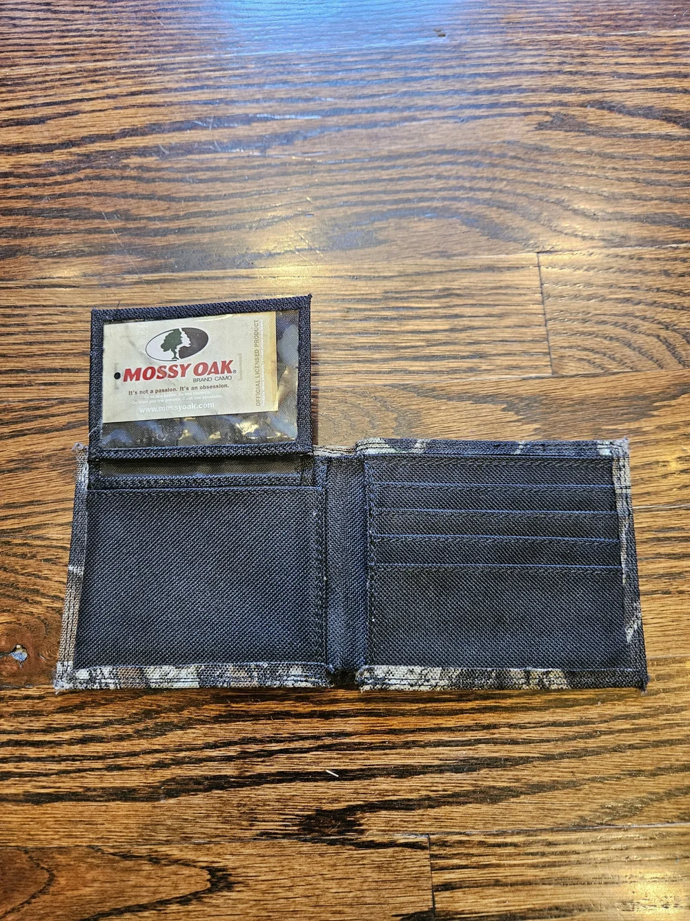 Mossy Oak Camo Men's Bi-Fold Wallet - Black/Camo